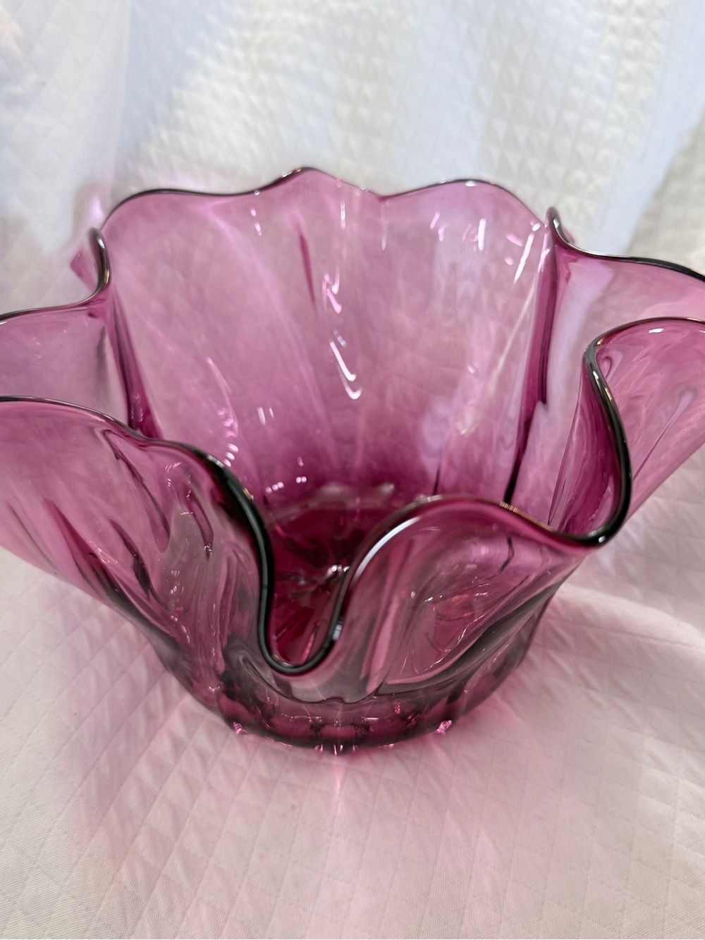 Vintage Mid-Century Amethyst Art Glass Handkerchief Bowl / Catchall Like New!